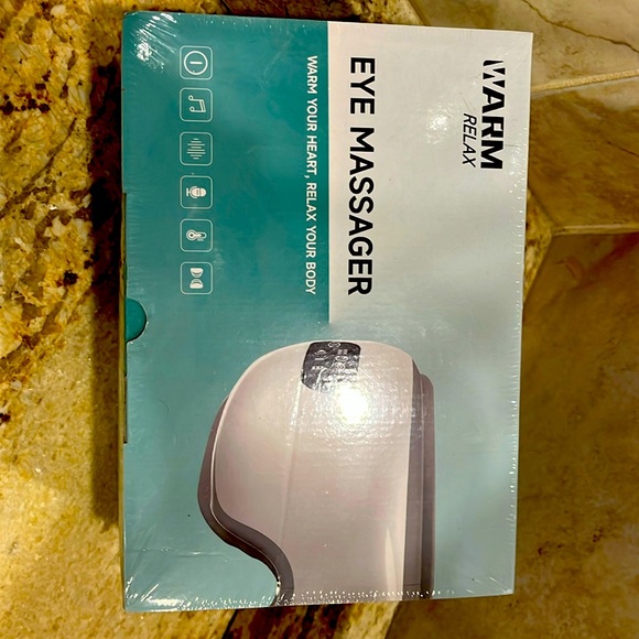 Eye Massager , NEW, by Warm Relax
Blue tooth, massages, heats, compression - Picture 1 of 2